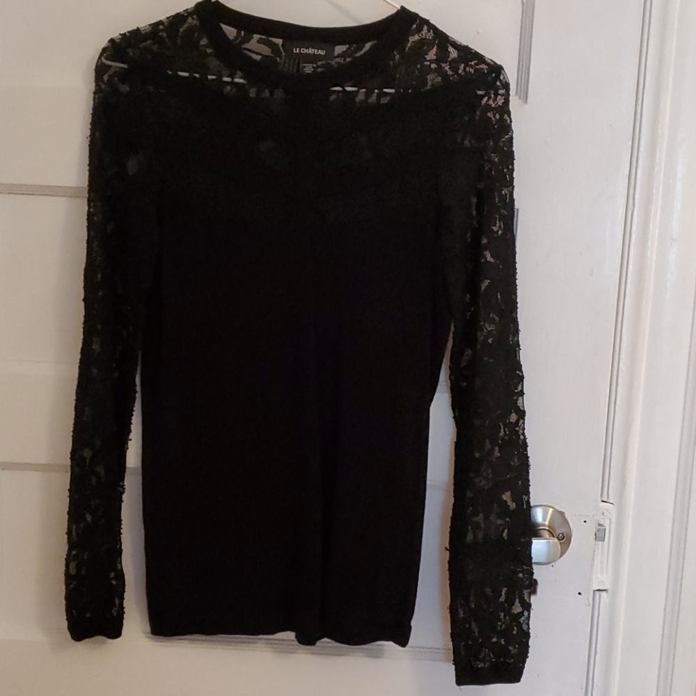 Lace detailed top
